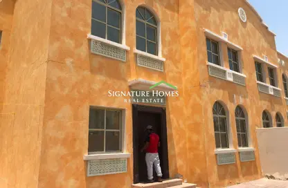 Villa - 4 Bedrooms - 5 Bathrooms for rent in Umm Al Seneem Street - Ain Khaled - Doha
