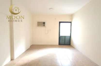 Apartment - 2 Bedrooms - 2 Bathrooms for rent in Al Khayareen Tower - Old Salata - Salata - Doha
