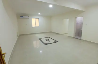 شقة - 3 غرف نوم - 3 حمامات للايجار في شارع ثابت بن زايد - المنصورة - الدوحة