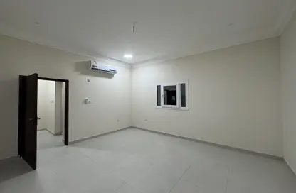 Apartment - Studio - 1 Bathroom for rent in Ain Khaled - Doha