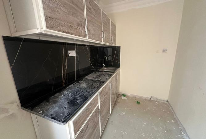 988511 - Property Image 2