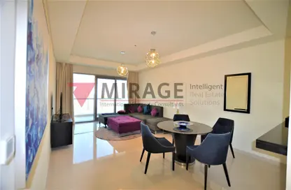 Living / Dining Room image for: Apartment - 1 Bedroom - 2 Bathrooms for rent in Burj DAMAC Waterfront - Waterfront Residential - The Waterfront - Lusail, Image 1