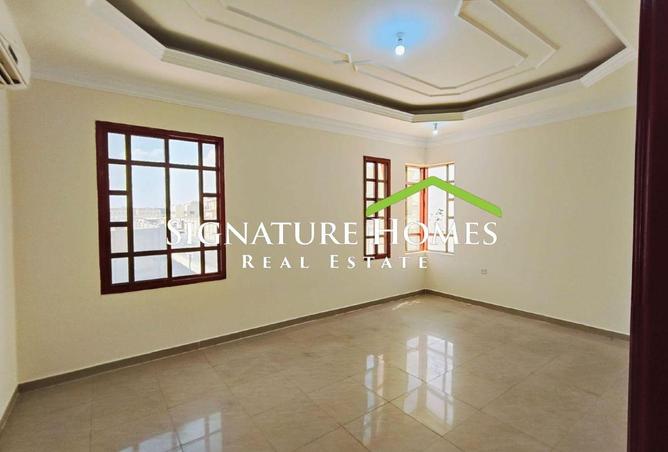 957439 - Property Image 2