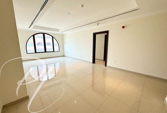 985327 - Property Image 3