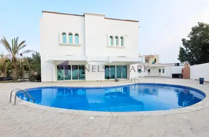 فيلا - 6 غرف نوم - 6 حمامات للايجار في شارع عمر المختار - الحي الدبلوماسي - الدوحة