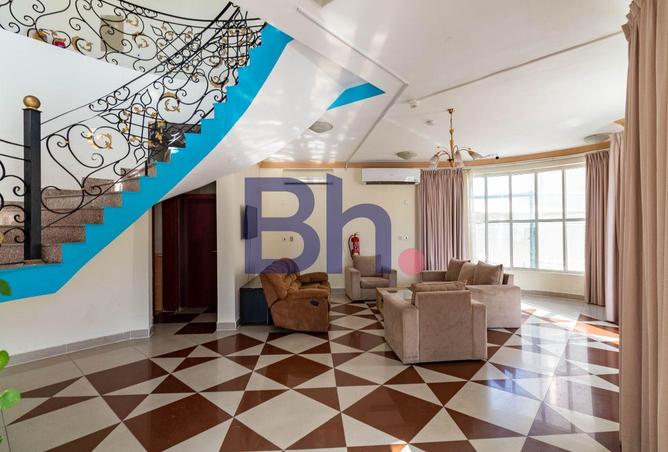 958030 - Property Image 2