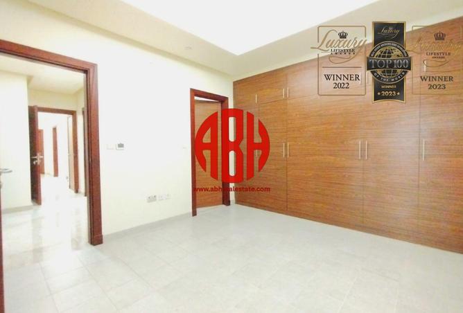 982518 - Property Image 3