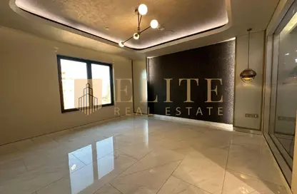 شقة - 3 غرف نوم - 4 حمامات للايجار في طريق بورتو الشرقي - بورتو أرابيا - جزيرة اللؤلؤة - الدوحة