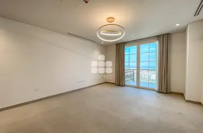 Empty Room image for: Apartment - 1 Bedroom - 2 Bathrooms for rent in Floresta Gardens - Floresta Gardens - The Pearl Island - Doha, Image 1