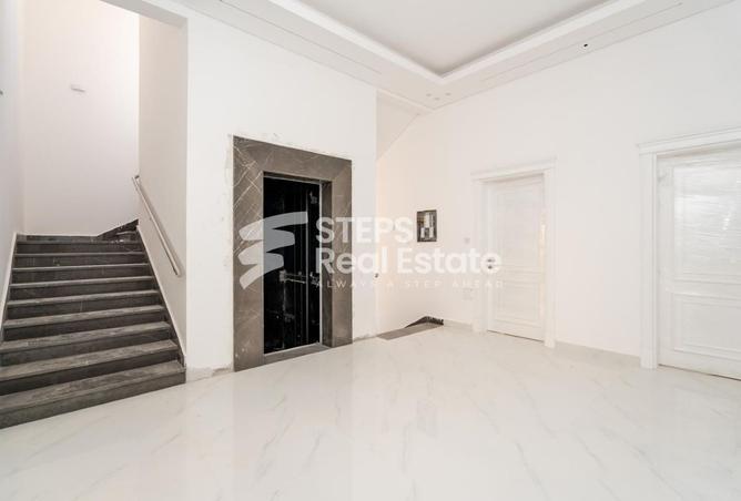 948749 - Property Image 2