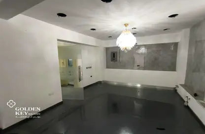 Shop - Studio for rent in Al Zubair Bakkar Street - Al Sadd - Doha