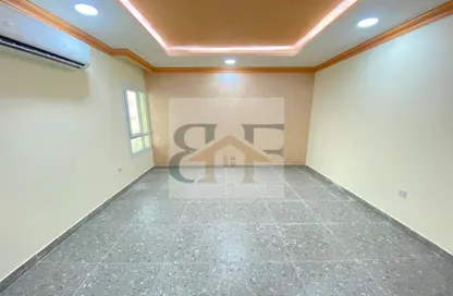 شقة - 2 غرف نوم - 2 حمامات للايجار في شارع المطار القديم - طريق المطار القديم - الدوحة