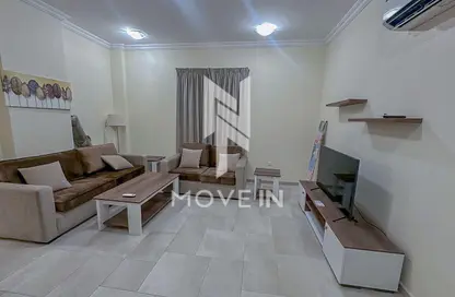 شقة - 2 غرف نوم - 2 حمامات للايجار في شارع النصر - النصر - الدوحة