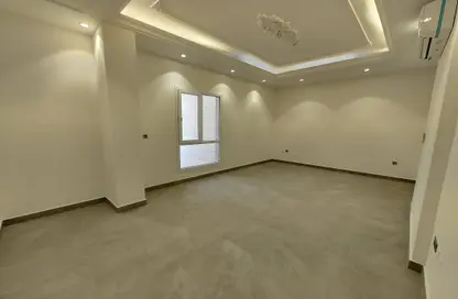 Apartment - 2 Bedrooms - 2 Bathrooms for rent in Al Nasr Street - Al Nasr - Doha