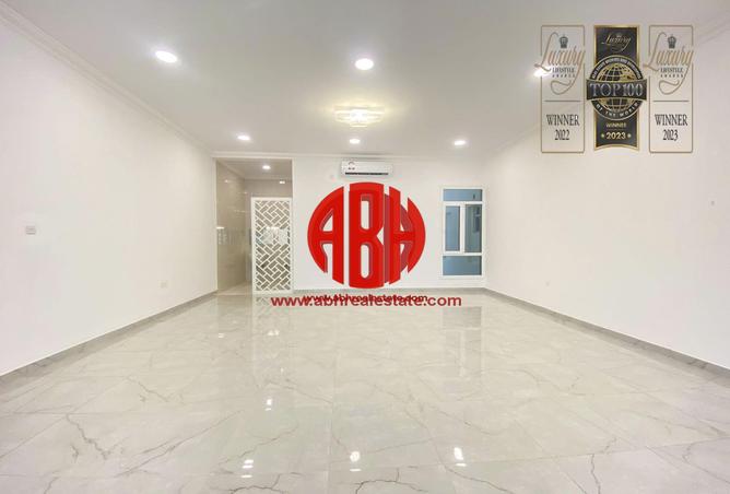 مجمع سكني - 4 غرف نوم - 5 حمامات للايجار في فلل واست باي لاغون - وست باي لاجون - بحيرة وست لاجون - الدوحة