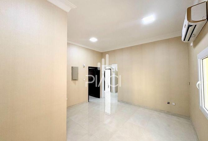 957392 - Property Image 2