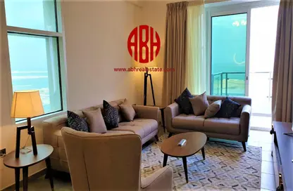 Living Room image for: Apartment - 3 Bedrooms - 3 Bathrooms for rent in Marina Residences 195 - Marina District - Lusail, Image 1