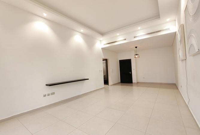 982999 - Property Image 2