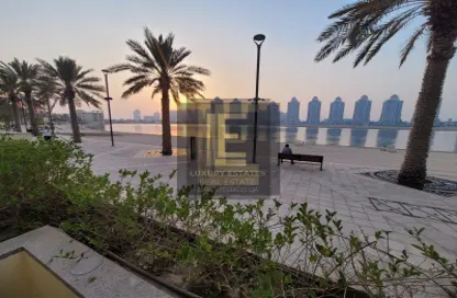 بناية كاملة - 8 غرف نوم - 8 حمامات للبيع في البلاج الغربي - البلاج - جزيرة اللؤلؤة - الدوحة