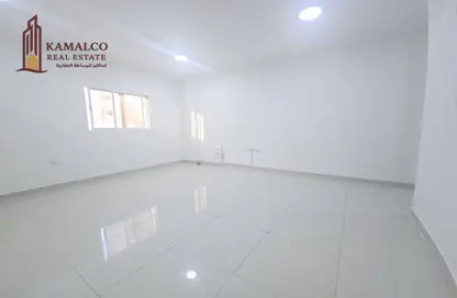 Apartment - 2 Bedrooms - 2 Bathrooms for rent in Umm Ghwailina Comm - Umm Ghuwalina - Umm Ghuwailina - Doha