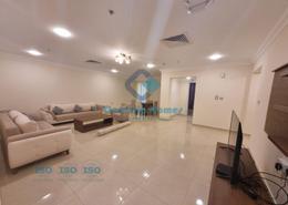 صورةغرفة المعيشة لـ: شقة - 3 غرف نوم - 3 حمامات للكراء في فريج عبد العزيز - فريج عبد العزيز - الدوحة, صورة 1