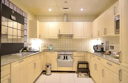 Apartment - 2 Bedrooms - 2 Bathrooms for rent in Porto Arabia - The Pearl Island - Doha