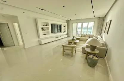 Townhouse - 2 Bedrooms - 2 Bathrooms for rent in Viva West - Viva Bahriyah - The Pearl Island - Doha