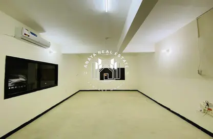 فيلا - 3 غرف نوم - 2 حمامات للايجار في شارع النعيجة - النعيجة - الدوحة