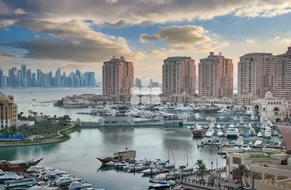 Apartment - 1 Bedroom - 2 Bathrooms for rent in Tower 13 - Porto Arabia - The Pearl Island - Doha