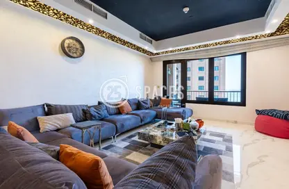 Living Room image for: Apartment - 2 Bedrooms - 3 Bathrooms for sale in West Porto Drive - Porto Arabia - The Pearl Island - Doha, Image 1