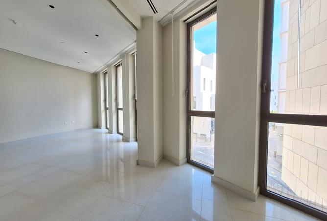 988280 - Property Image 2