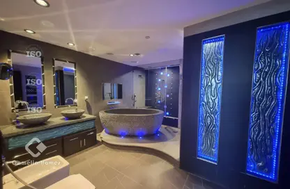 شقة - 7 غرف نوم - 8 حمامات للايجار في فيفا غرب - فيفا بحرية - جزيرة اللؤلؤة - الدوحة