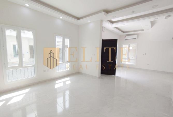 963271 - Property Image 3