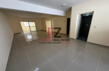 Empty Room image for: Compound - 3 Bedrooms - 4 Bathrooms for rent in Al Markhiya Street - Al Markhiya - Doha, Image 1