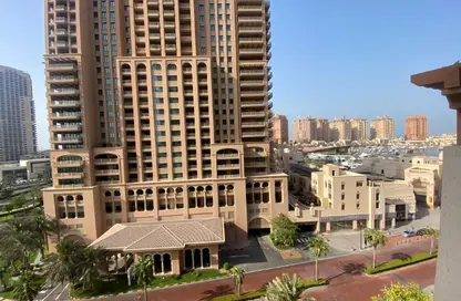 شقة - 2 غرف نوم - 3 حمامات للايجار في طريق بورتو الشرقي - بورتو أرابيا - جزيرة اللؤلؤة - الدوحة
