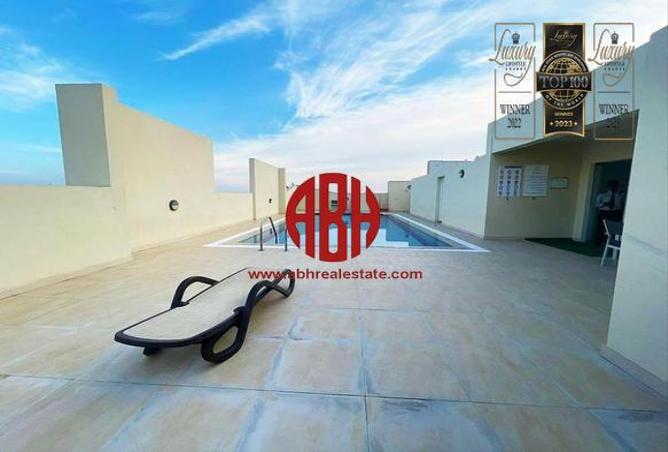 Apartment - 2 Bedrooms - 3 Bathrooms for rent in Ramada Commercial Building - Al Rawabi Street - Al Muntazah - Doha