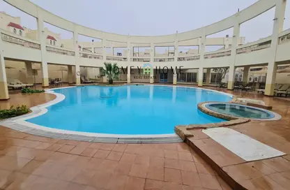 صورة لـ حوض سباحة فيلا - 5 غرف نوم - 4 حمامات للايجار في الوعب - الوعب - الدوحة ، صورة رقم 1