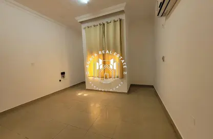 فيلا - غرفة نوم - 1 حمام للايجار في شارع ام السنيم - عين خالد - الدوحة