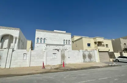 فيلا - 6 غرف نوم - 2 حمامات للبيع في شارع النعيجة - النعيجة - الدوحة