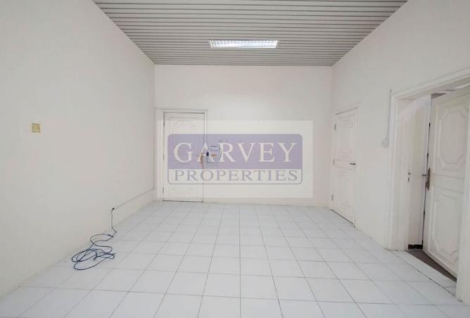 987468 - Property Image 3