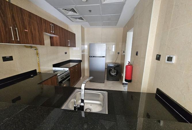 988586 - Property Image 3