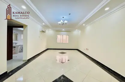 Apartment - 2 Bedrooms - 2 Bathrooms for rent in Umm Ghuwailina 4 - Umm Ghuwailina - Doha