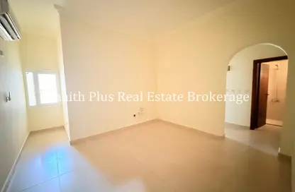 Apartment - 3 Bedrooms - 2 Bathrooms for rent in Bin Omran 28 - Fereej Bin Omran - Doha