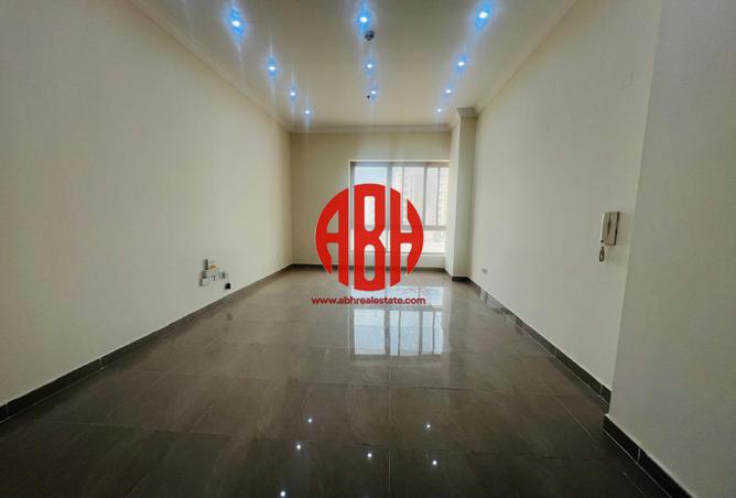 Apartment - 2 Bedrooms - 2 Bathrooms for rent in Al Sadd Road - Al Sadd - Doha