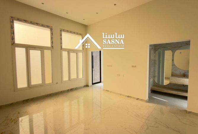 998001 - Property Image 3