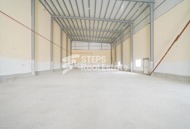 Warehouse - Studio - 7+ Bathrooms for rent in East Industrial Street - Birkat Al Awamer - Al Wakra