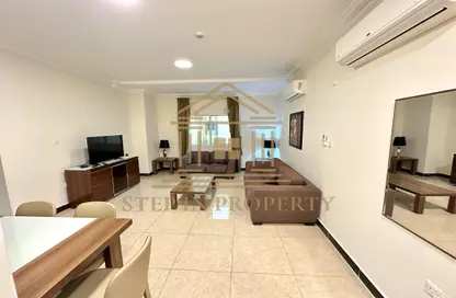 شقة - غرفة نوم - 1 حمام للايجار في شارع قريش - أم غويلينا - الدوحة