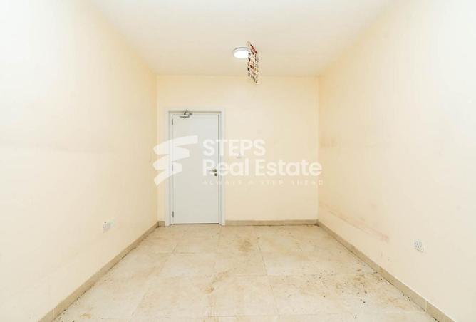 944112 - Property Image 2