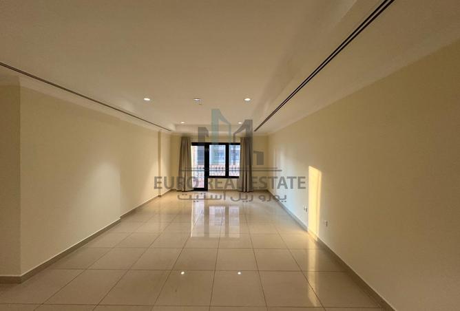 998256 - Property Image 2