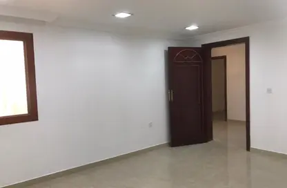شقة - غرفة نوم - 1 حمام للايجار في الدفنة - الدفينة - الدوحة